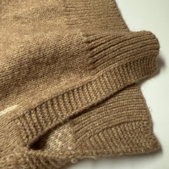 Entro Tan Sweater with Starburst Design - Picture 5 of 11